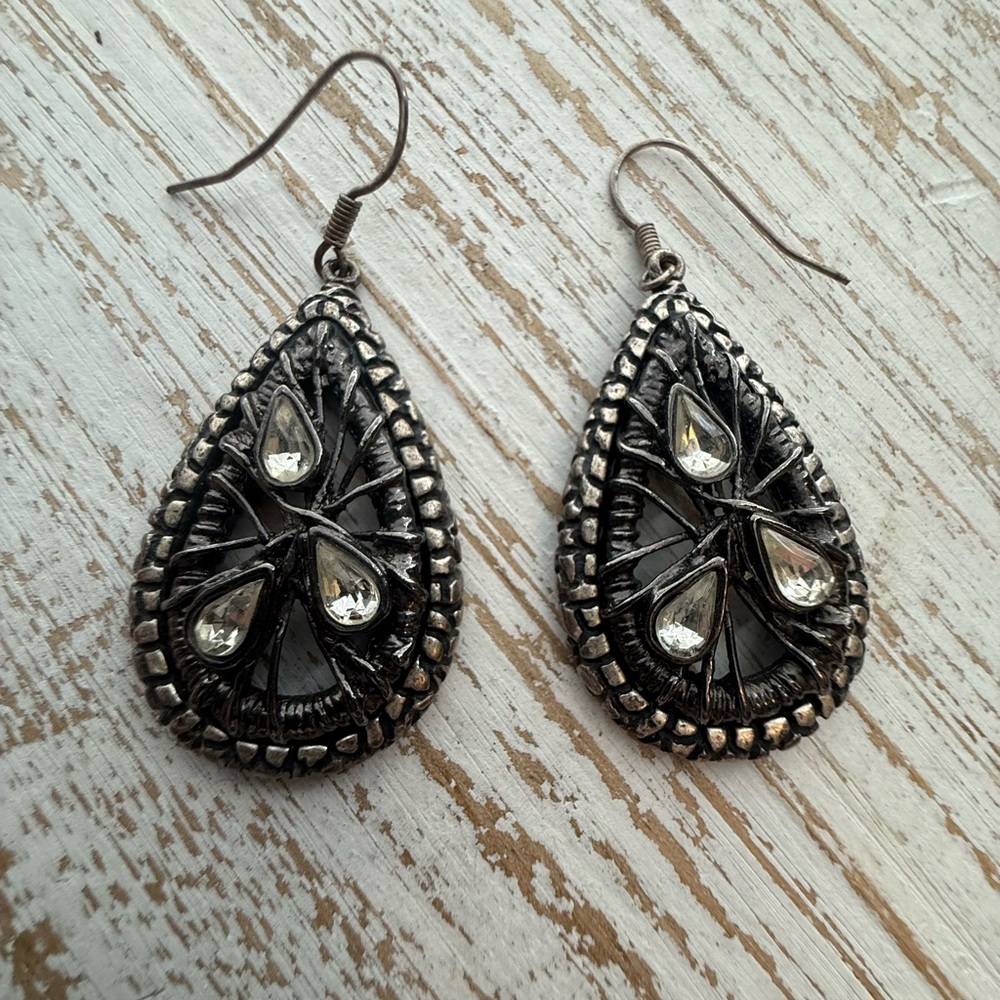 Chico’s dangle drop earring with‎ rhinestone accents